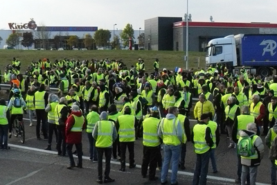 Gelbwesten-Blockade am 17. November 2018 (Foto: Obier auf Wikipedia)